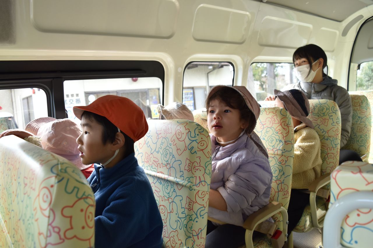 バスに乗って公園に行ったよ！