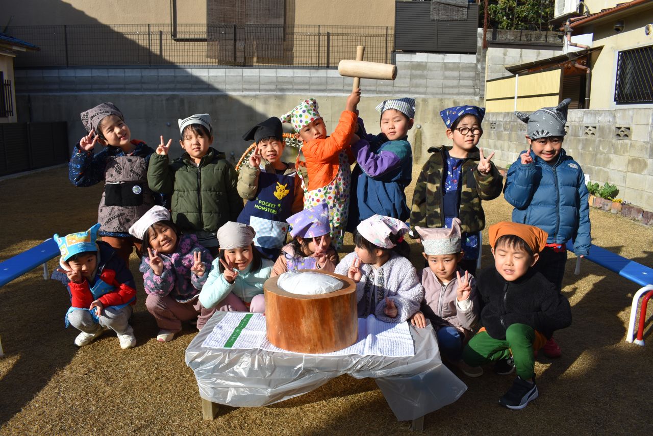 みんなで おもちつき！