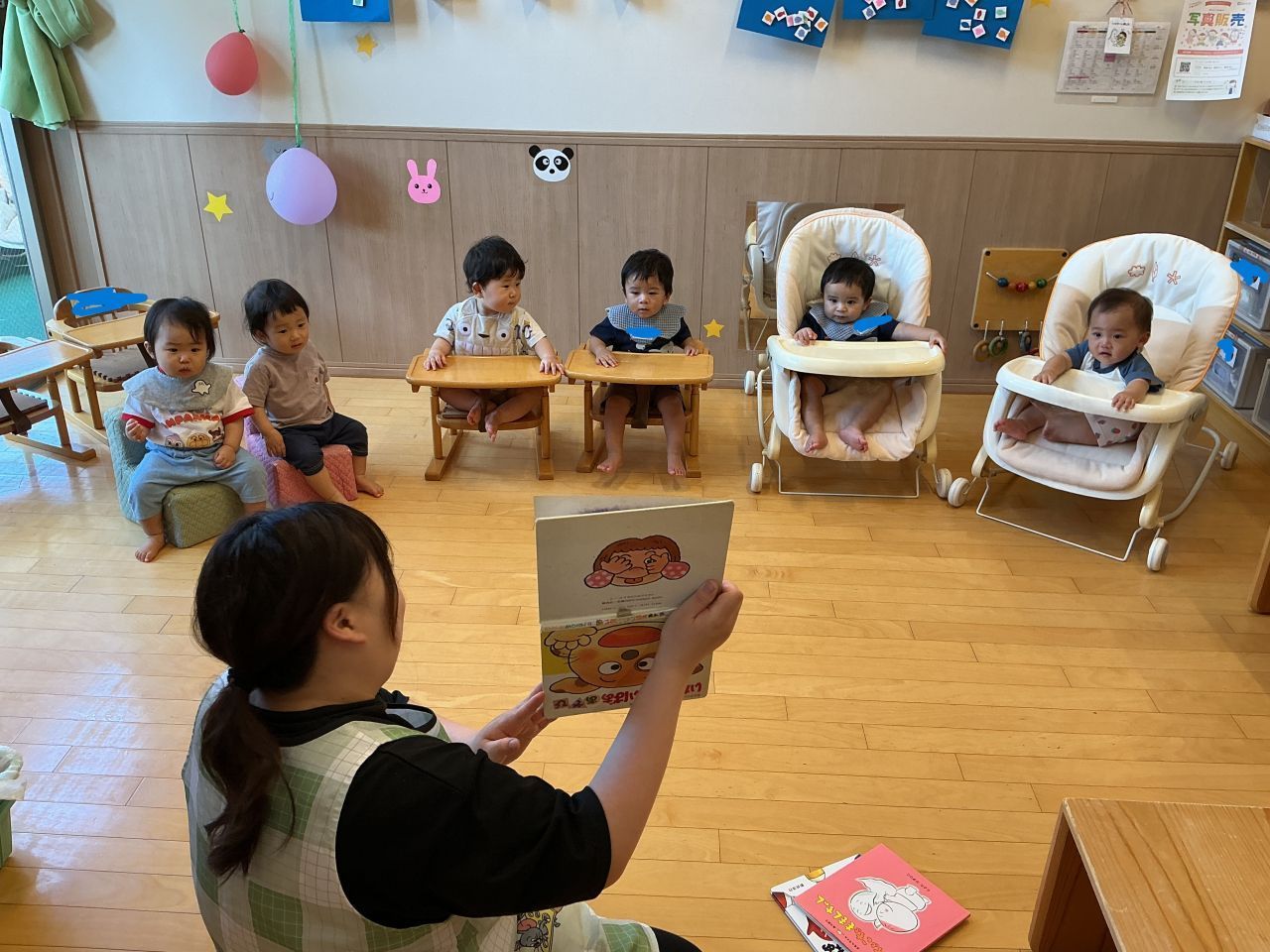 子どもたちが大好きな絵本タイム♪