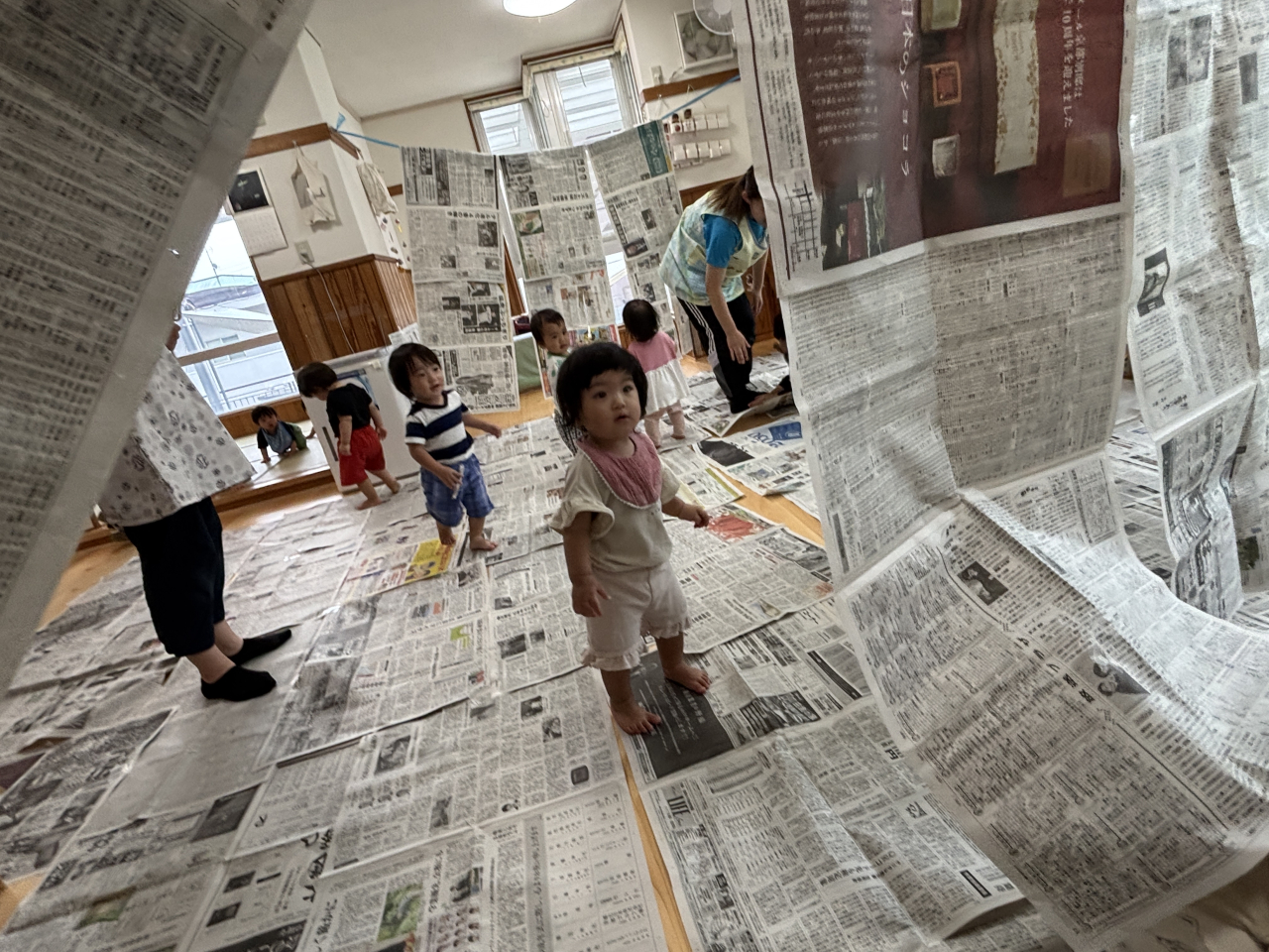 新聞紙あそび楽しいね！