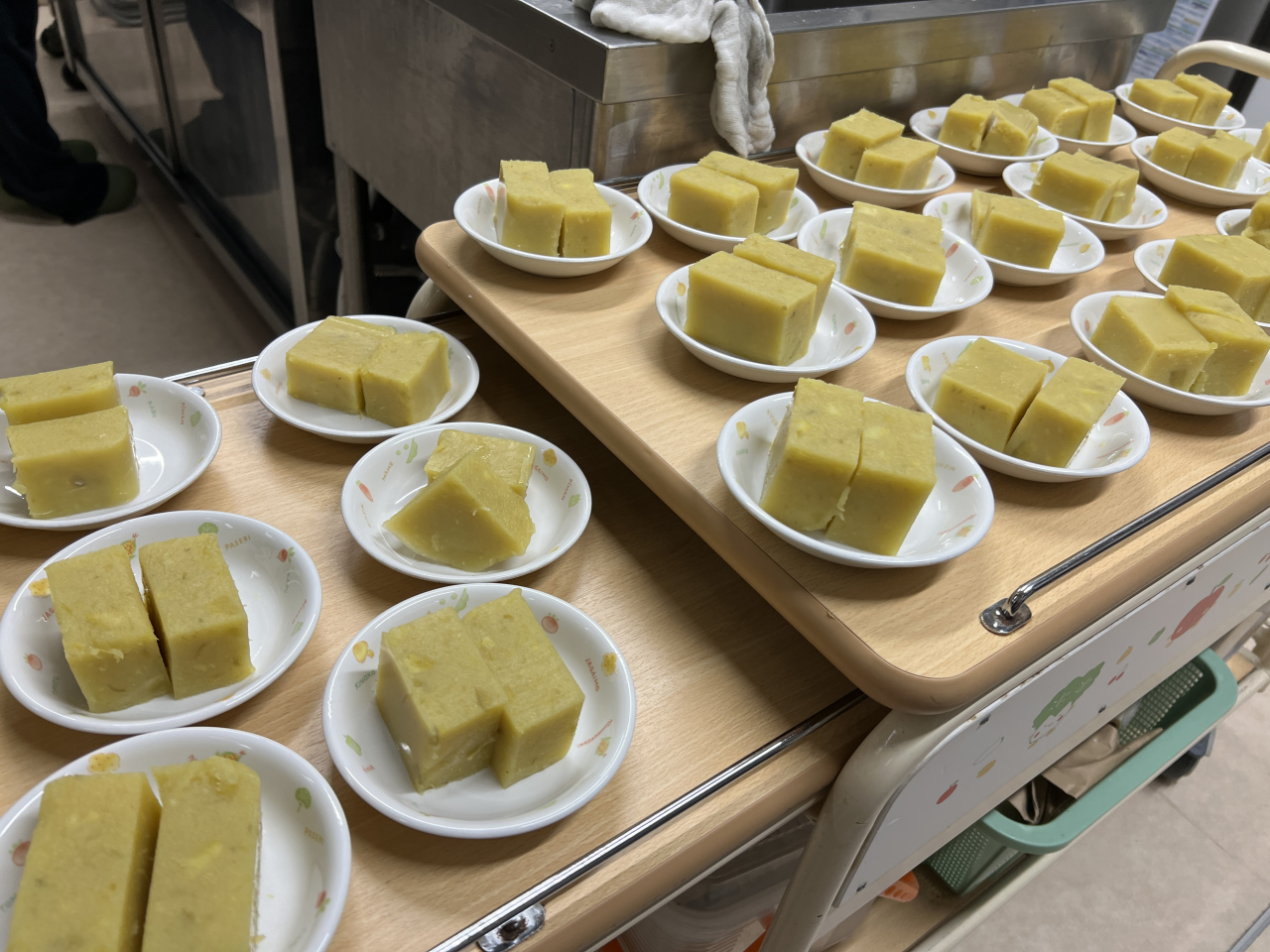 おやつの『いもようかん』の皮むきをしたよ🍠