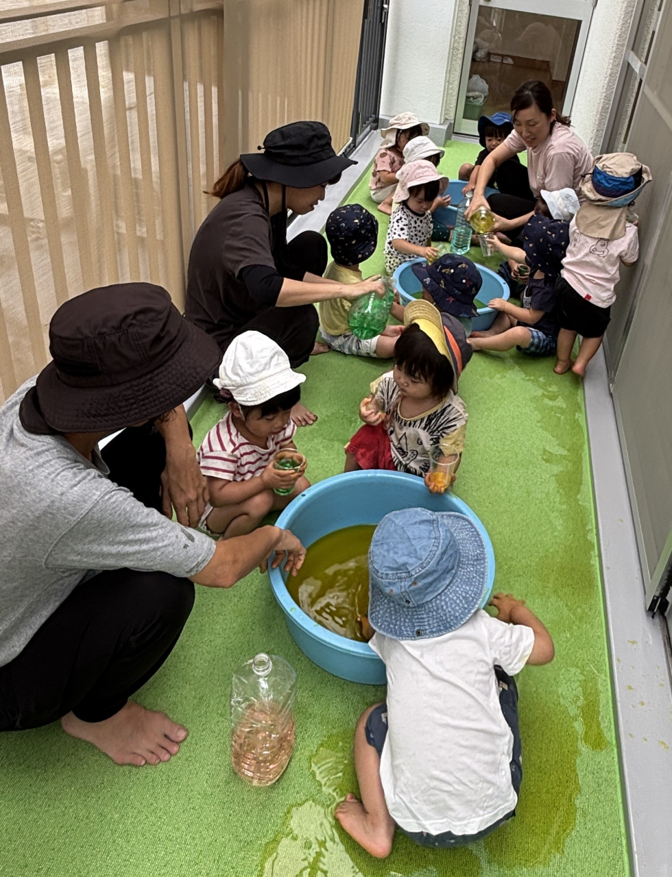 いろいろ色水遊び♪♪