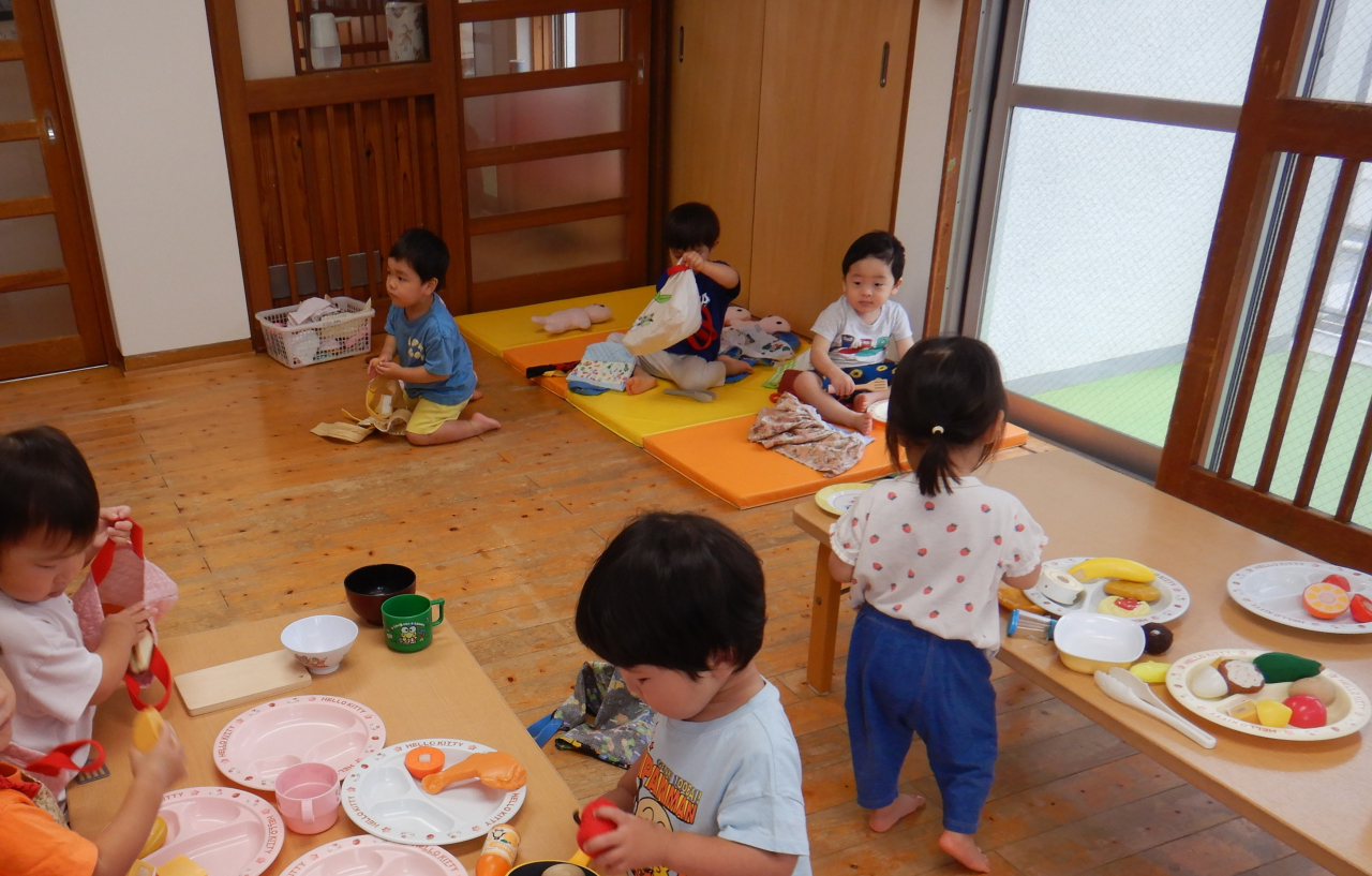 １歳児の生活模倣遊び♪♪