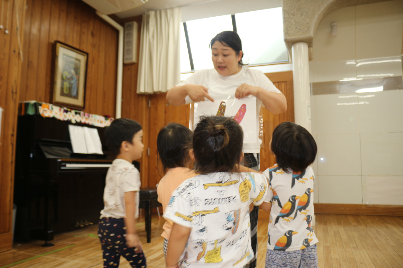みんな大好き♡高向先生のリトミックの時間♬2歳児すみれぐみ